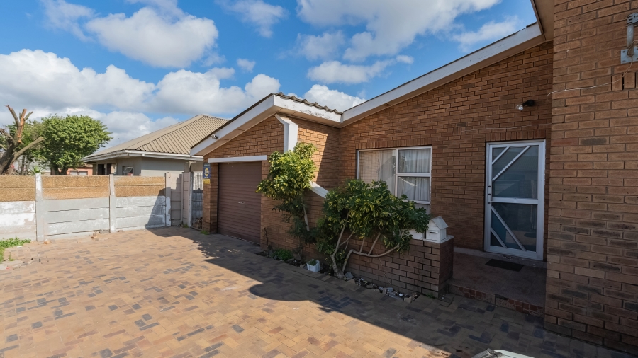 3 Bedroom Property for Sale in Eikendal Western Cape